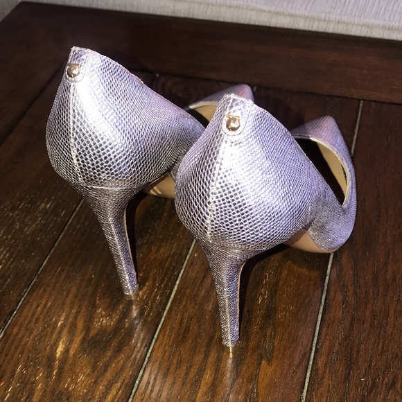 Salvatore Ferragamo light purple snakeskin pumps. Size 7C. Never worn - Picture 5 of 8